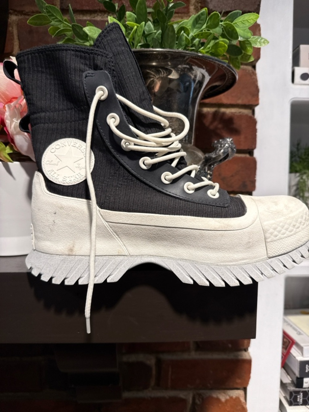 Converse White and Black High-Top All Star Boot. Wome’s Sz 9 Men’s Sz 7 - Picture 2 of 7